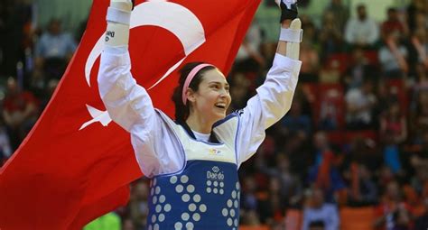 D­ü­n­y­a­ ­v­e­ ­A­v­r­u­p­a­ ­T­e­k­v­a­n­d­o­ ­Ş­a­m­p­i­y­o­n­u­ ­İ­r­e­m­ ­Y­a­m­a­n­ ­İ­Y­İ­ ­P­a­r­t­i­­y­e­ ­K­a­t­ı­l­d­ı­!­